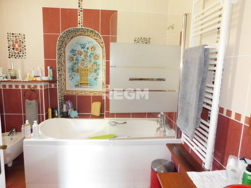 Propriété - 196 m² - 5 pièces