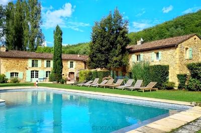 Maison - 360 m² - 19 pièces