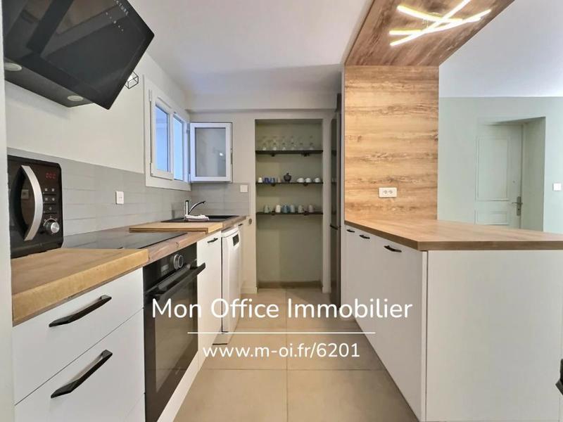 Maison - 250 m² - 10 pièces
