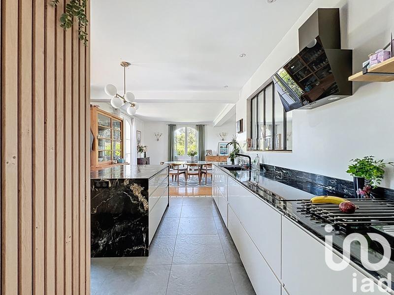 Maison - 250 m² - 10 pièces