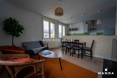 Chambre - 10 m² - 6 pièces