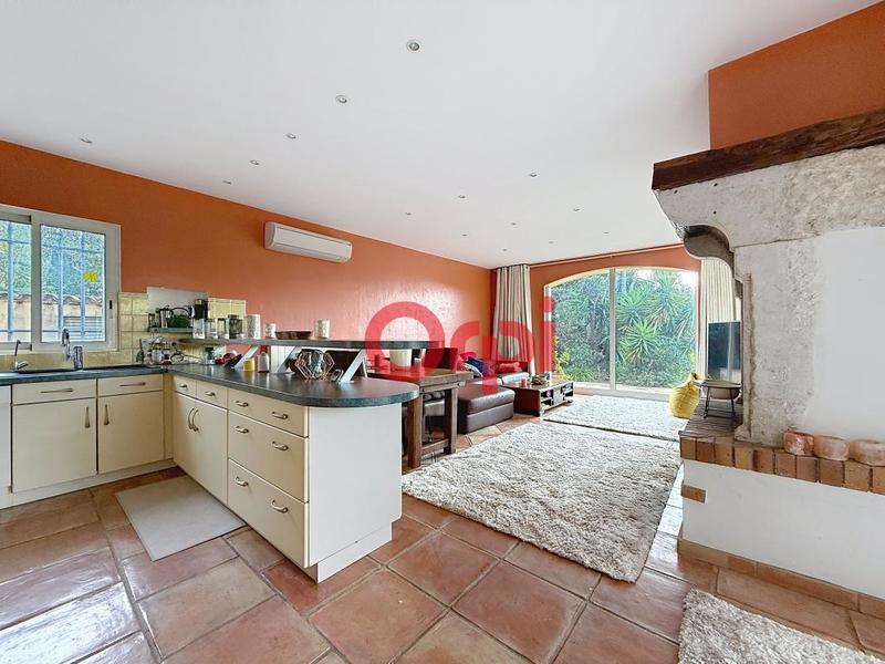 Maison - 305 m² - 5 pièces