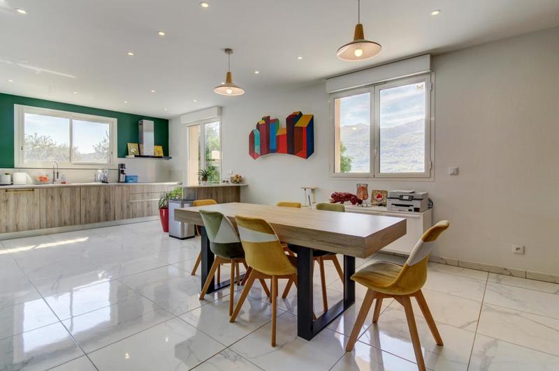 Appartement - 89 m² - 3 pièces