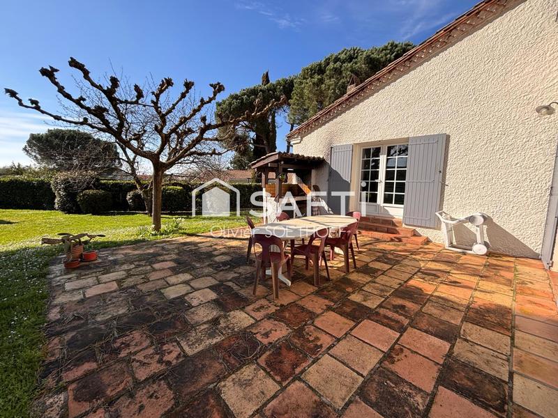 Maison - 220 m² - 8 pièces