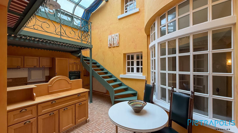 Maison - 583 m² - 15 pièces