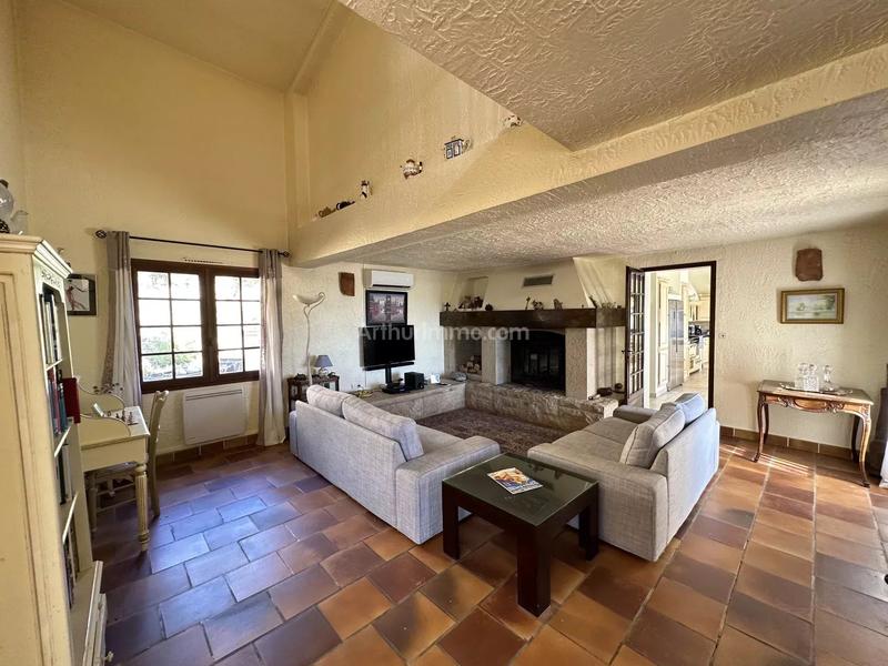 Maison - 221 m² - 6 pièces