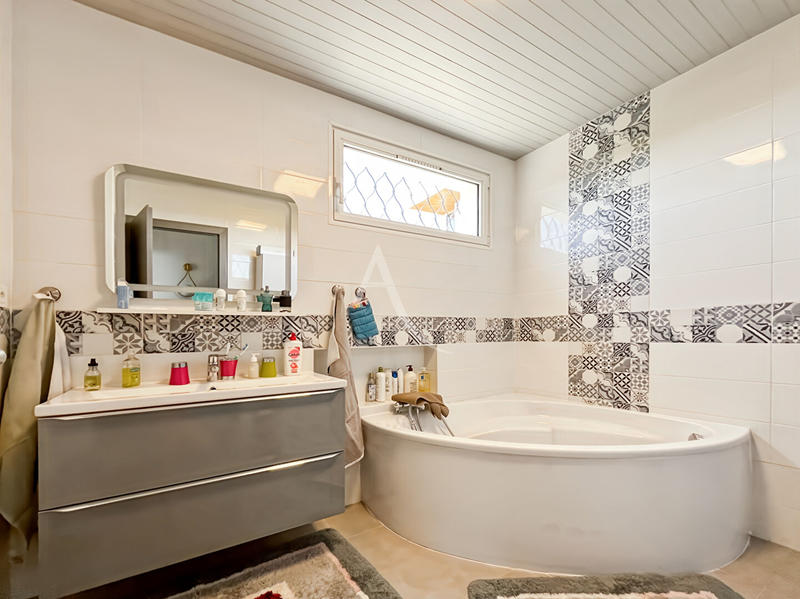 Maison - 164 m² - 6 pièces