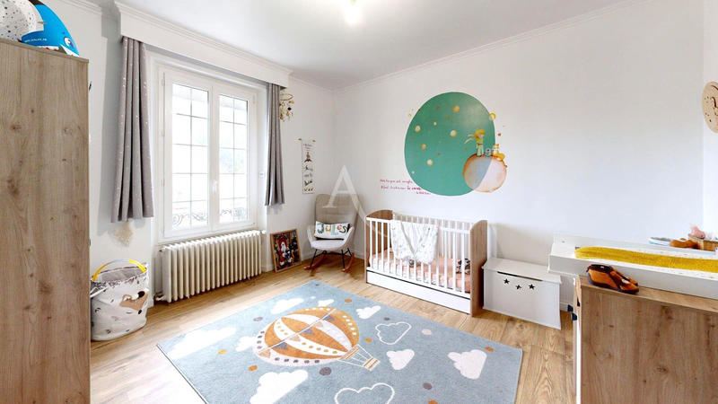 Maison - 350 m² - 8 pièces