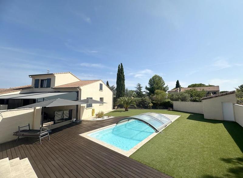 Villa - 212 m² - 9 pièces