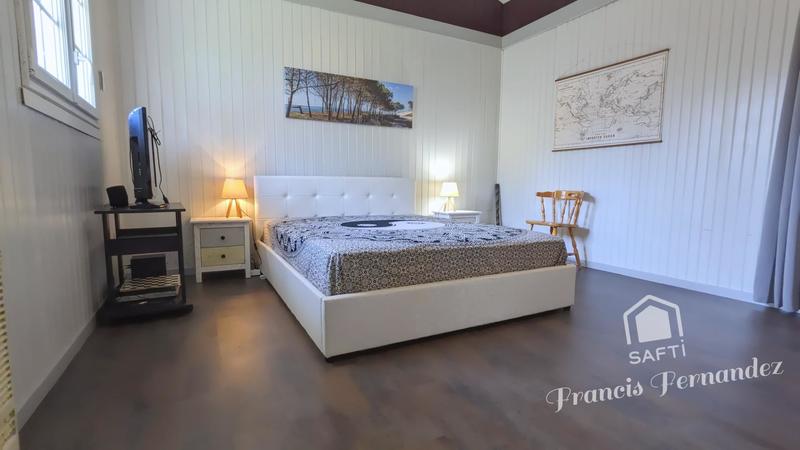 Maison - 220 m² - 6 pièces