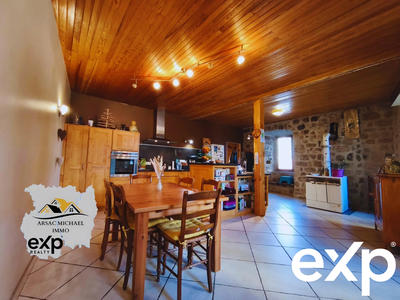 Maison traditionnelle - 215 m² - 8 pièces