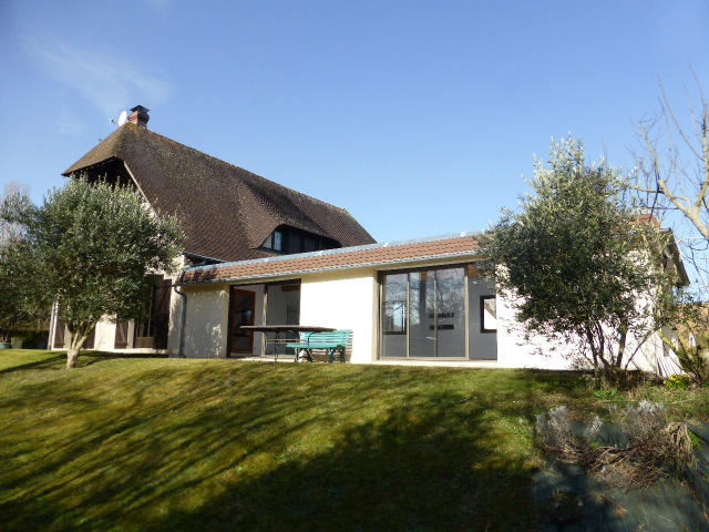 Propriété - 140 m² - 6 pièces