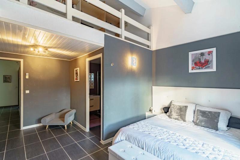 Maison - 207 m² - 9 pièces