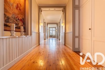 Maison - 890 m² - 18 pièces