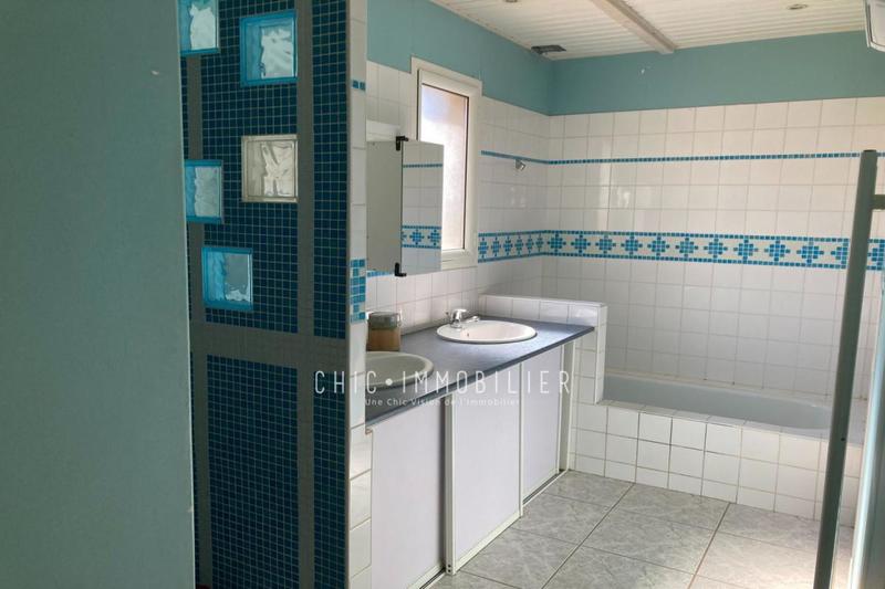 Propriété - 360 m² - 9 pièces