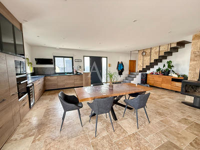 Maison - 198 m² - 5 pièces