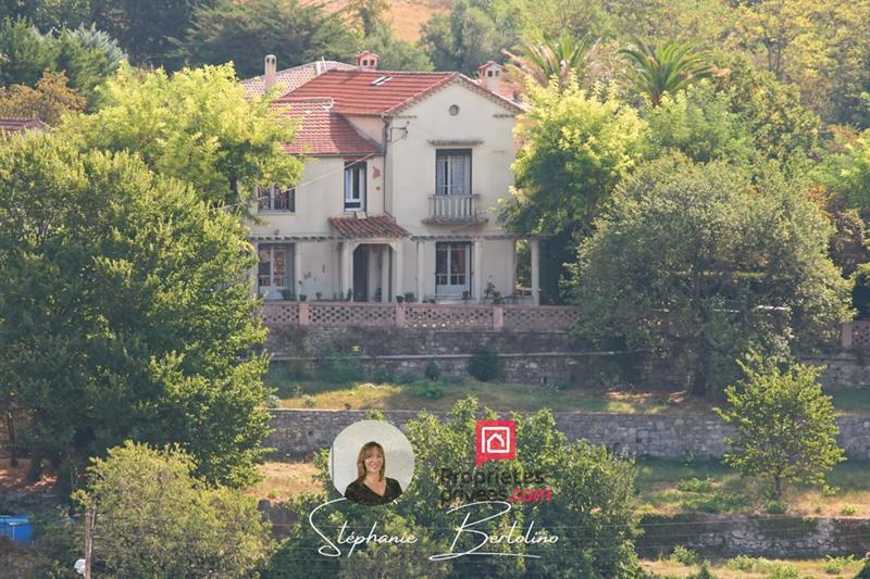 Maison - 180 m² - 7 pièces