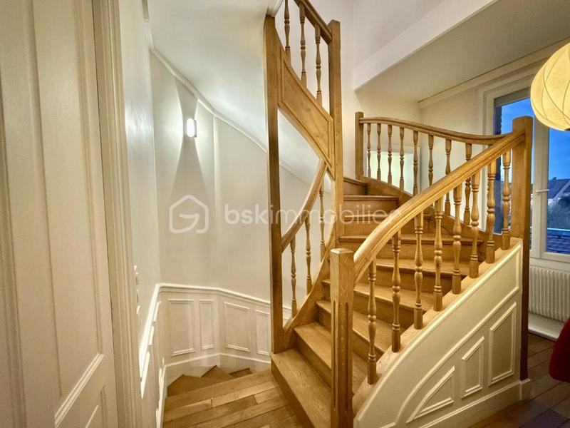 Demeure - 200 m² - 6 pièces