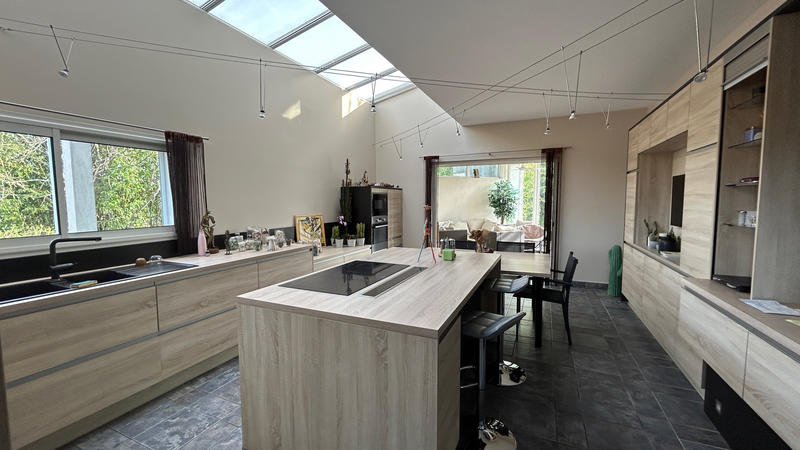 Maison - 286 m² - 7 pièces