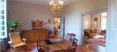 Propriété - 350 m² - 9 pièces