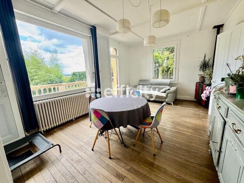 Maison - 270 m² - 11 pièces