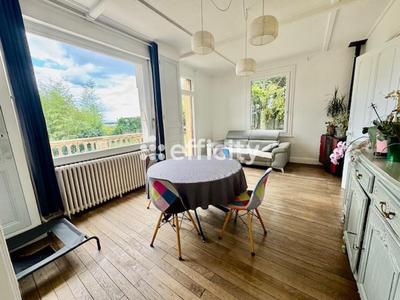 Maison - 270 m² - 11 pièces