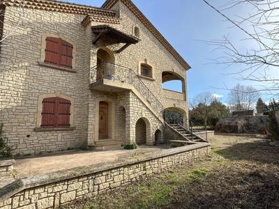 Mas - 261 m² - 6 pièces