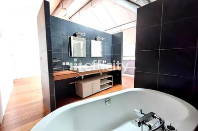 Loft - 138 m² - 3 pièces