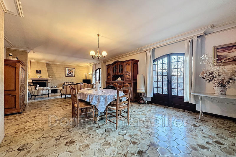 Maison - 210 m² - 8 pièces