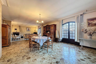 Maison - 210 m² - 8 pièces