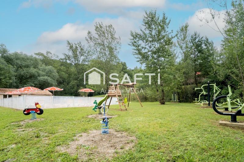 Maison - 325 m² - 13 pièces