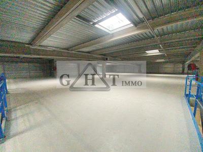 Entrepôt - 3 000 m²