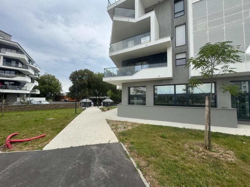 Local commercial - 200 m²