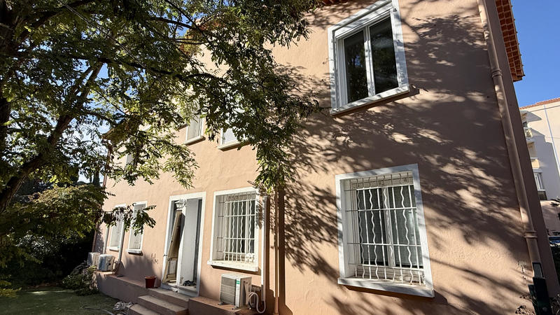 Fonds de commerce - Local commercial - 240 m²