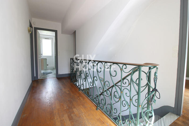 Maison - 211 m² - 8 pièces