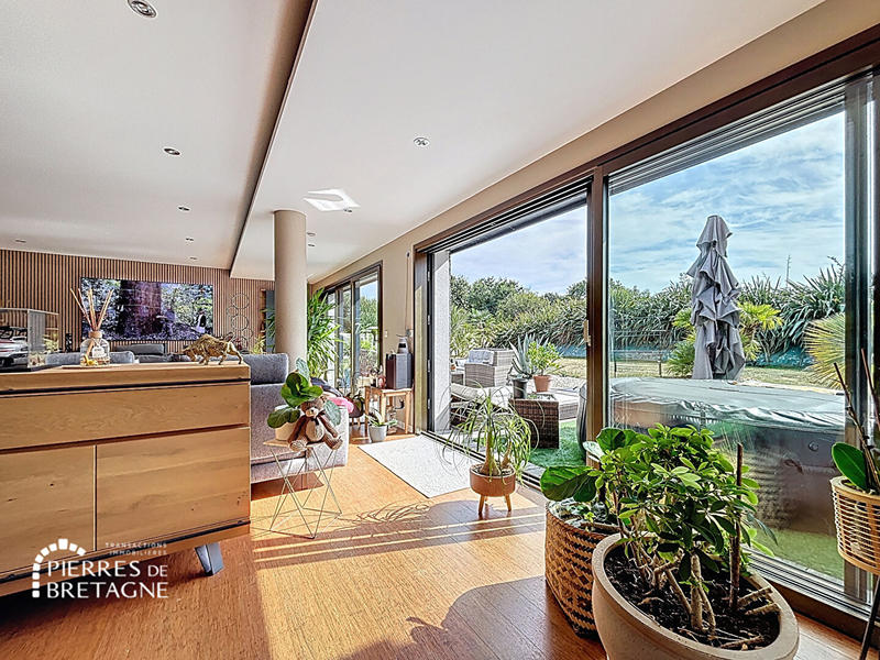 Villa - 221 m² - 8 pièces