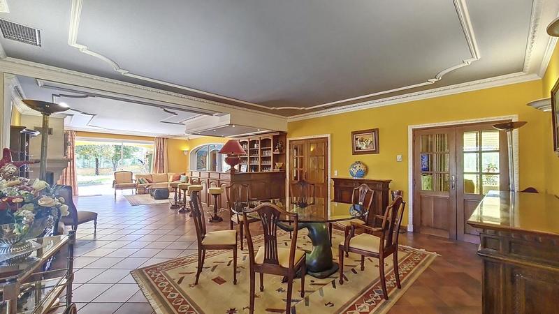 Propriété - 420 m² - 9 pièces