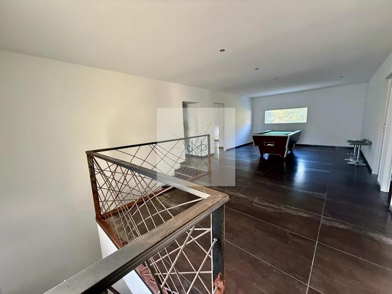 Maison - 184 m² - 7 pièces