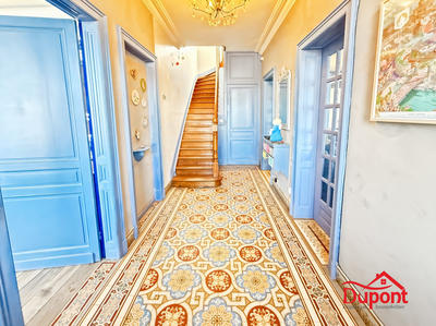 Maison - 228 m² - 9 pièces