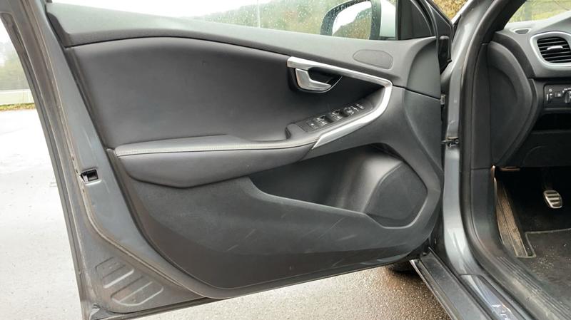 Volvo V40 2.0 D2 AdBlue120 R-Design - Entretien constructeur