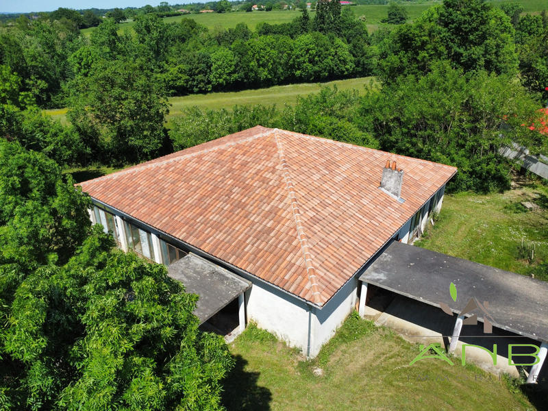 Maison - 692 m² - 3 pièces