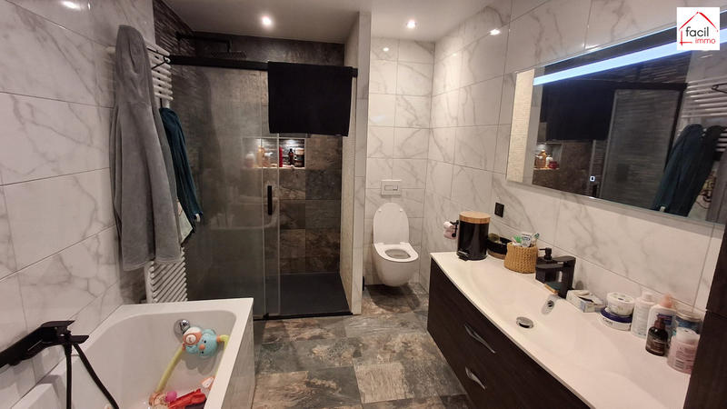 Maison - 220 m² - 7 pièces