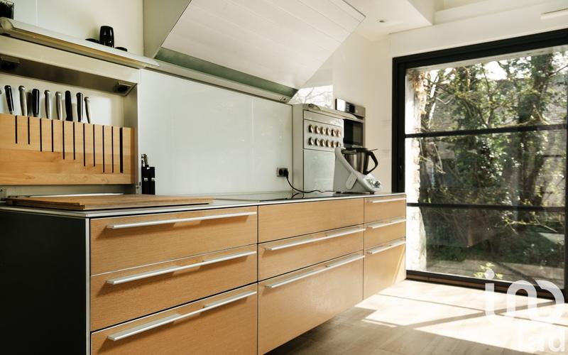 Maison - 247 m² - 8 pièces