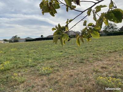 Terrain constructible - 700 m²
