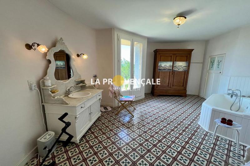 Demeure - 265 m² - 8 pièces