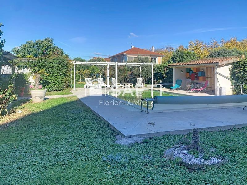 Maison - 180 m² - 8 pièces