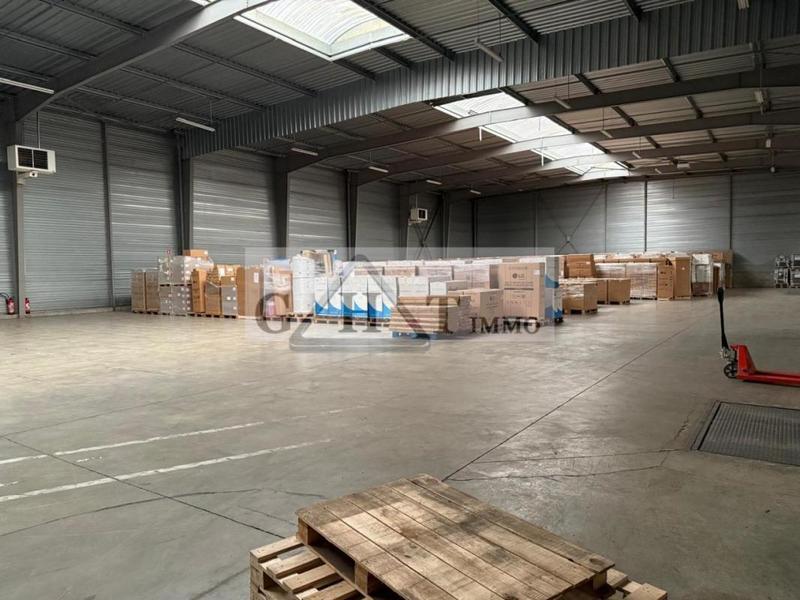 Entrepôt - 2 145 m²