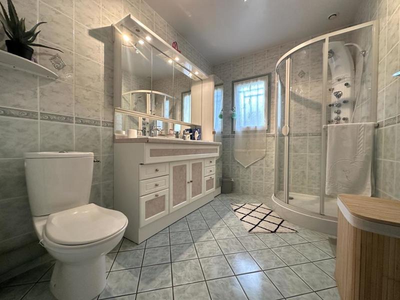 Pavillon - 138 m² - 7 pièces