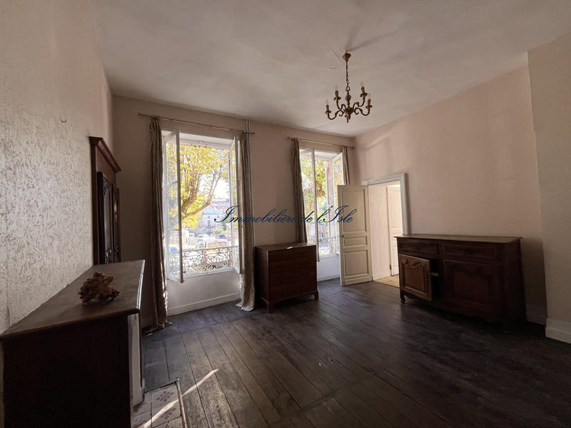 Maison - 280 m² - 10 pièces