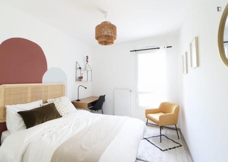 Chambre - 12 m² - 5 pièces